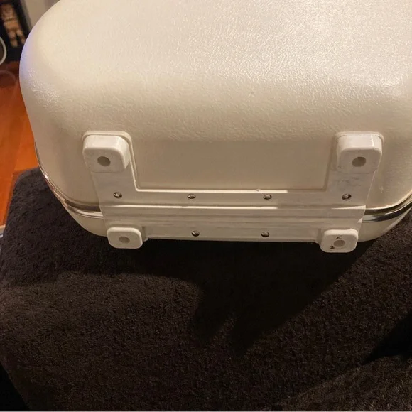 Vintage hair dryer carriers great for a travel case - Picture 5 of 5